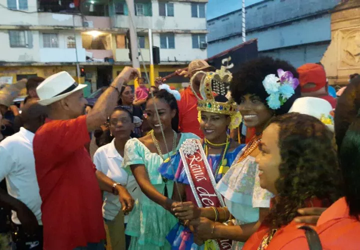 Se espera que con la izada de la bandera el pueblo y los empresarios se animen a participar de estas fiestas. /  Foto: Delfia Cortez