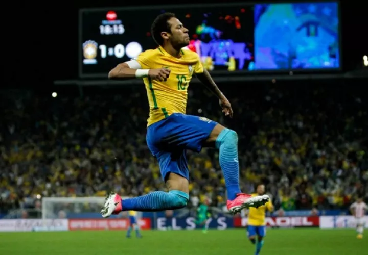 Neymar celebra su anotación con el equipo brasileño. Foto: EFE