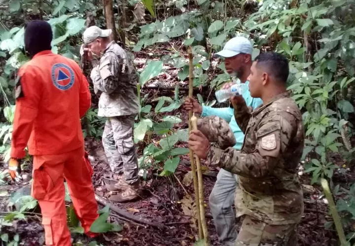 Personal del Servicio Nacional Aeronaval (Senan), en conjunto con otros miembros de la Fuerza de Tarea Conjunta colaboraron en la labor de búsqueda. Foto: @Sinaproc_Panama