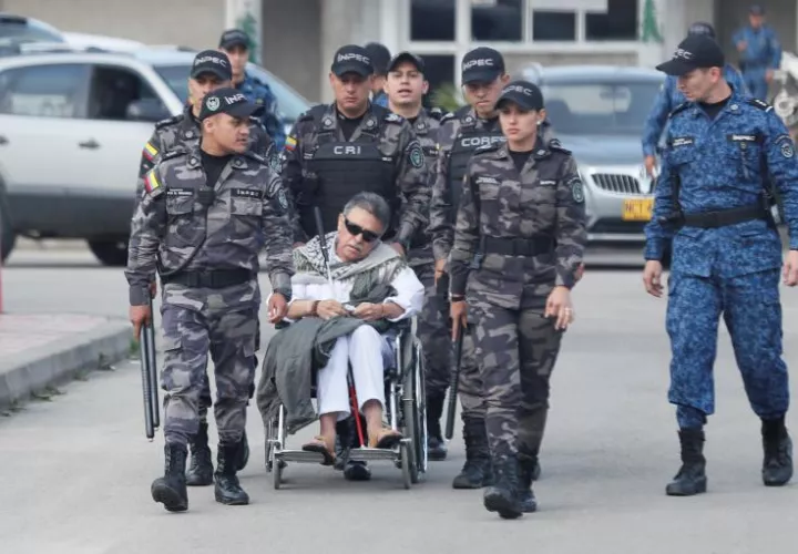 Exjefe guerrillero &quot;Jesús Santrich&quot; en silla de ruedas. 