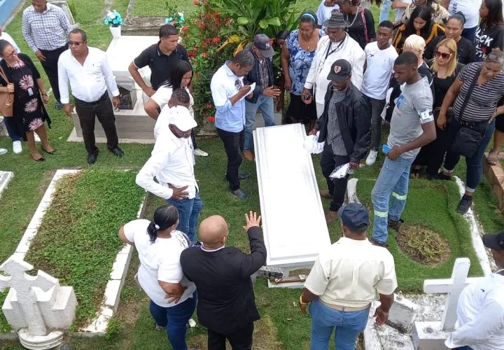 El cuerpo de Infanzón está sepultado en el cementerio municipal de Juan Díaz.  (Foto: Alexander Santamaría)