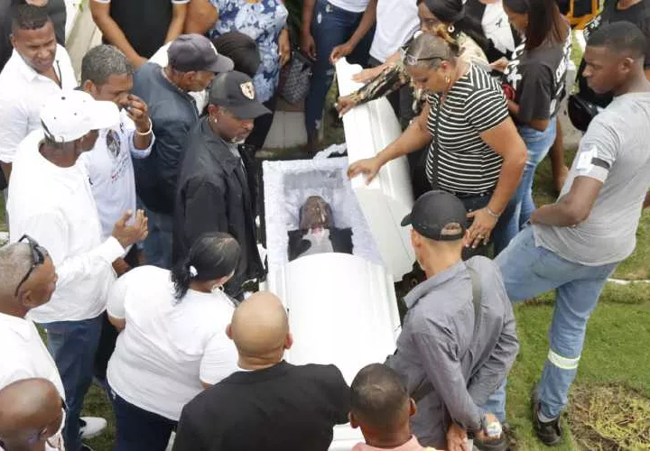 José María Infanzón Castro, mejor conocido como &quot;Media Luna&quot;, fue sepultado ayer en el cementerio municipal de Juan Díaz. Foto: Alexander Santamaría